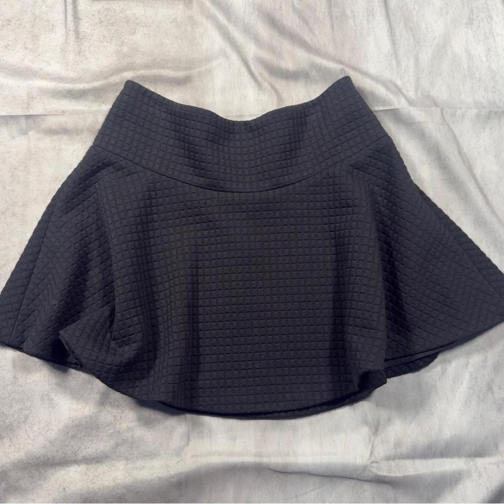 Alice + Olivia "Employed" Black Quilted Flare Mini Skirt Size 6